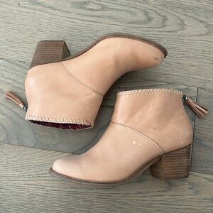 Toms Leila Tassel Zip Ankle Bootie
